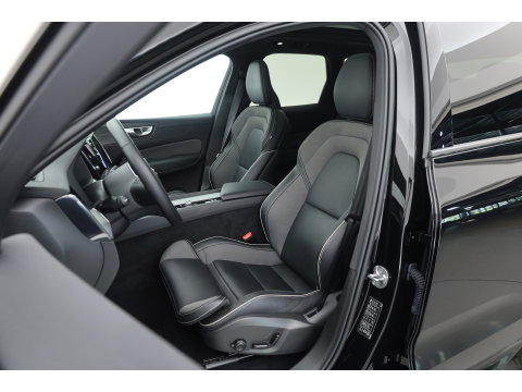 Volvo XC60 2.0 T8 455 PK Plug-in hybrid AWD Plus Dark | Luchtvering | Sport stoelen | 360 camera | Zwarte hemel | 21 inch | Adap. cruise |