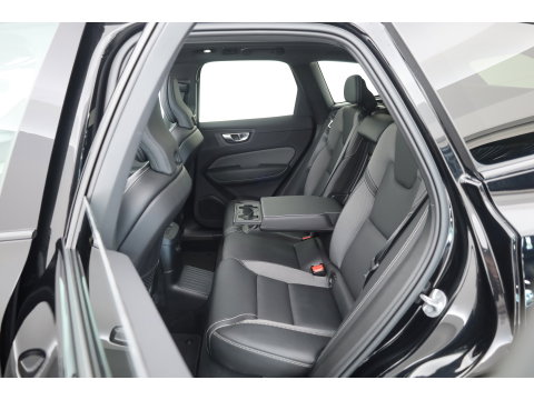 Volvo XC60 2.0 T8 455 PK Plug-in hybrid AWD Plus Dark | Luchtvering | Sport stoelen | 360 camera | Zwarte hemel | 21 inch | Adap. cruise |