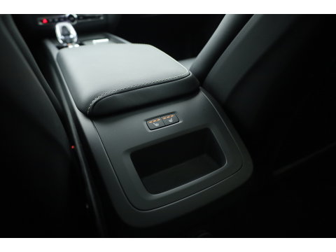 Volvo XC60 2.0 T8 455 PK Plug-in hybrid AWD Plus Dark | Luchtvering | Sport stoelen | 360 camera | Zwarte hemel | 21 inch | Adap. cruise |
