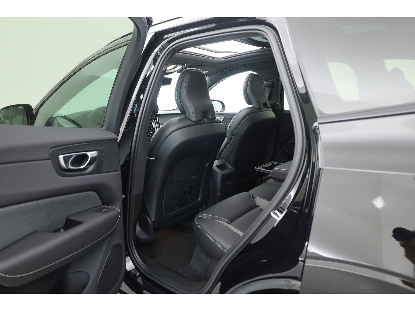 Volvo XC60 2.0 T8 455 PK Plug-in hybrid AWD Plus Dark | Luchtvering | Sport stoelen | 360 camera | Zwarte hemel | 21 inch | Adap. cruise |