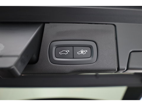Volvo XC60 2.0 T8 455 PK Plug-in hybrid AWD Plus Dark | Luchtvering | Sport stoelen | 360 camera | Zwarte hemel | 21 inch | Adap. cruise |