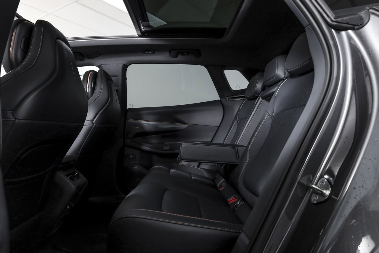 Lynk & Co 08