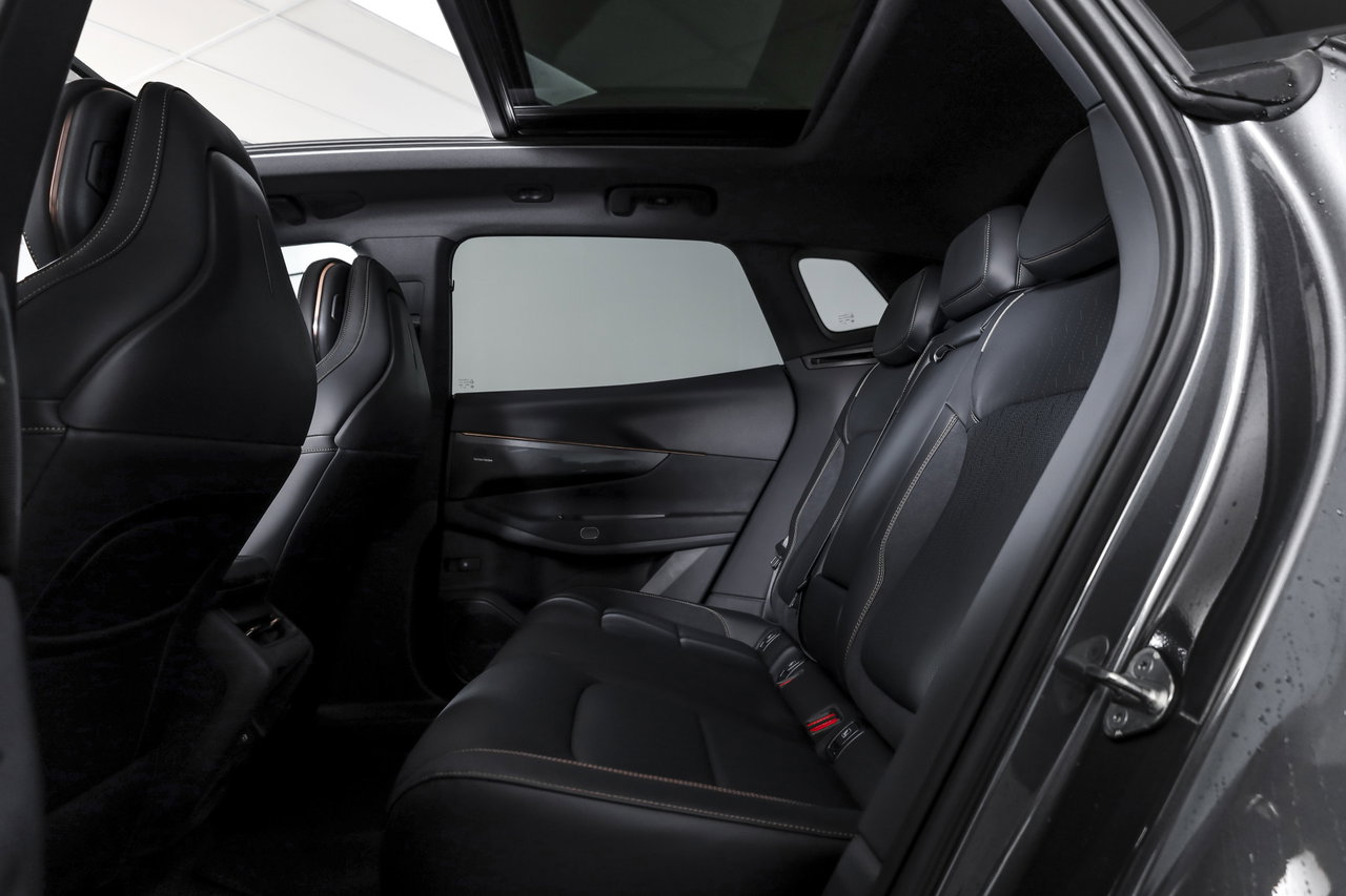 Lynk & Co 08