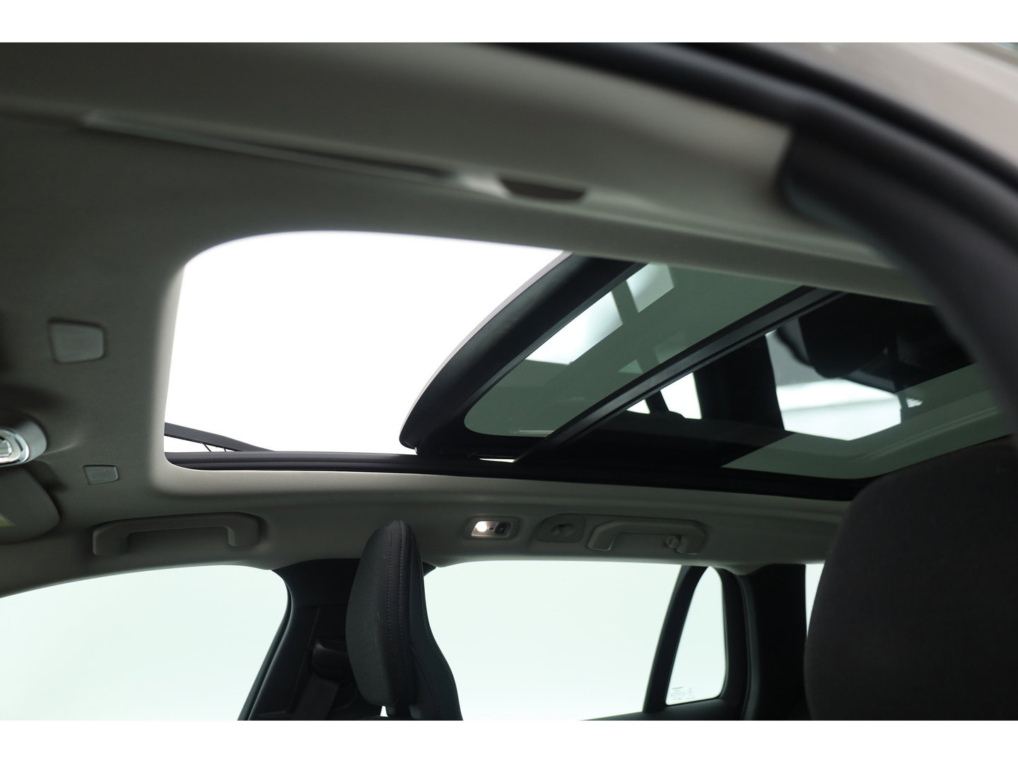 Volvo V60 2.0 B3 Business Pro | Pano-dak | Trekhaak | 360 camera | Prijs rijklaar | Adap. Cruise | Dodehoek (Blis) |