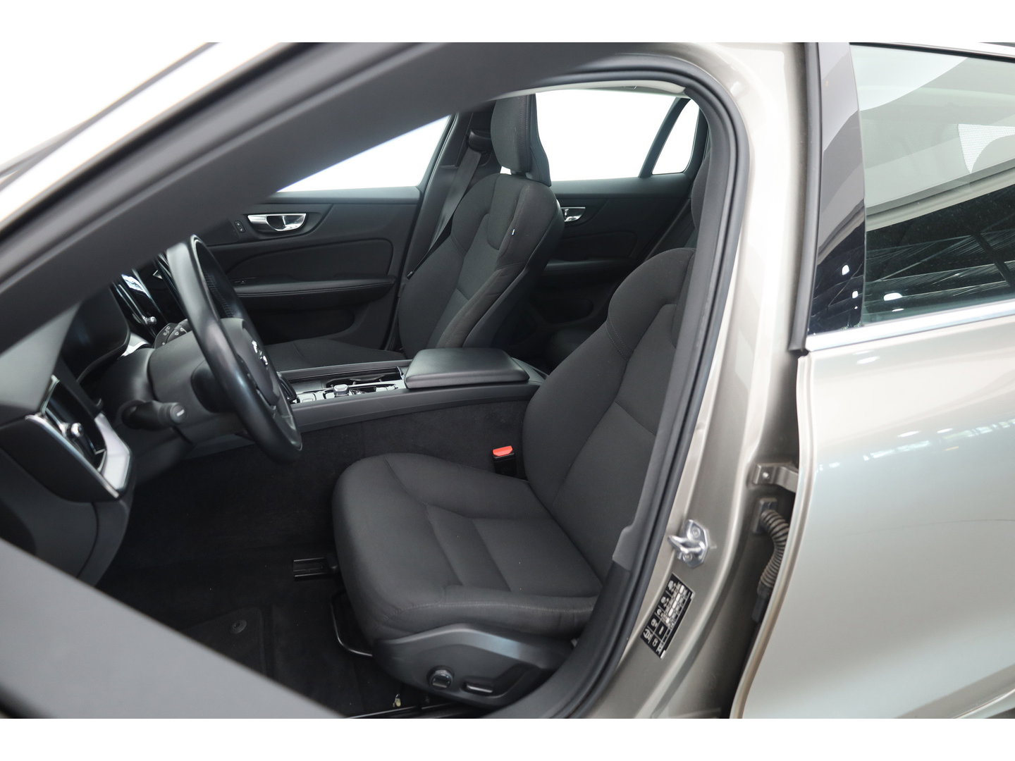 Volvo V60 2.0 B3 Business Pro | Pano-dak | Trekhaak | 360 camera | Prijs rijklaar | Adap. Cruise | Dodehoek (Blis) |