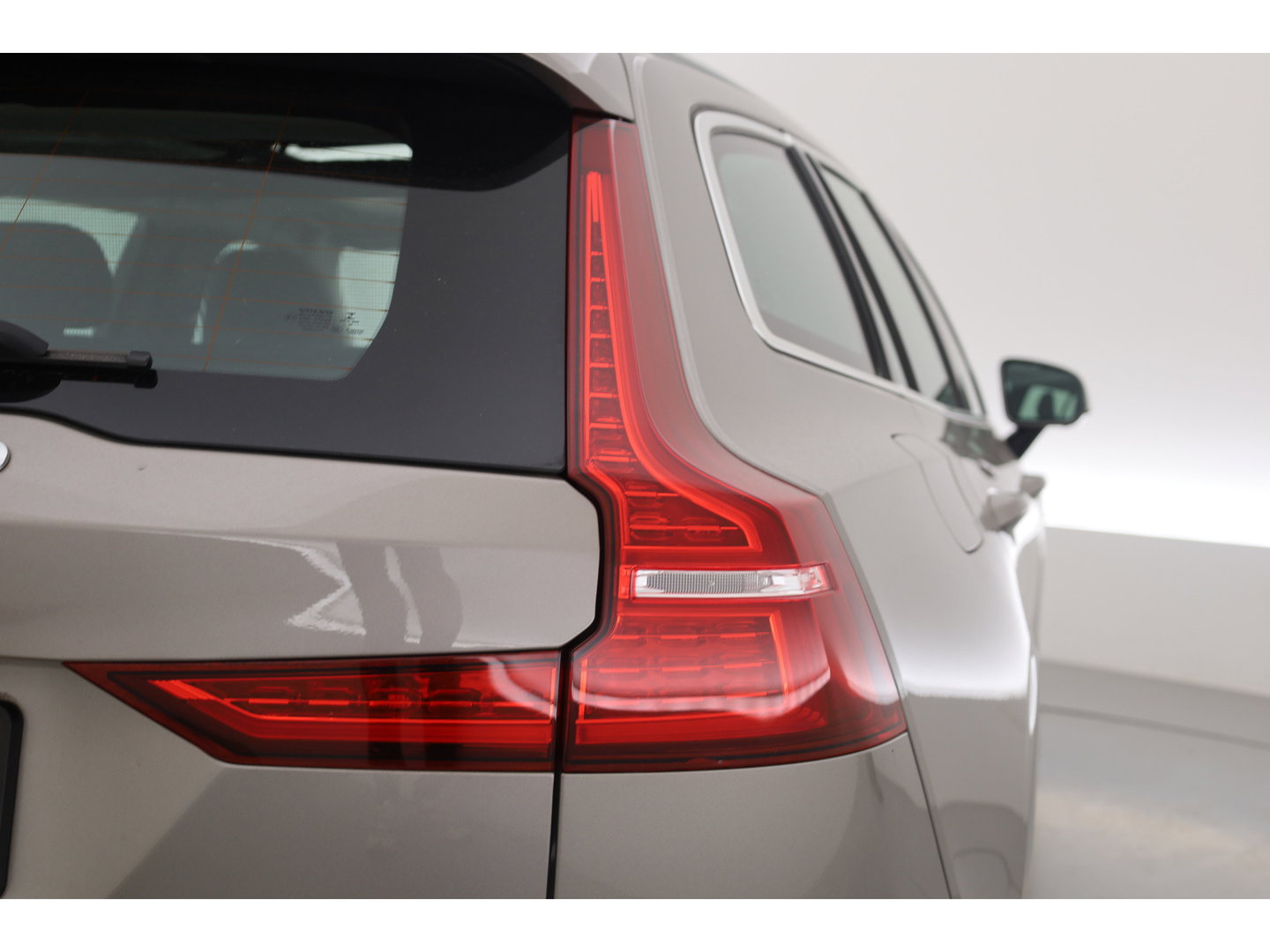 Volvo V60 2.0 B3 Business Pro | Pano-dak | Trekhaak | 360 camera | Prijs rijklaar | Adap. Cruise | Dodehoek (Blis) |