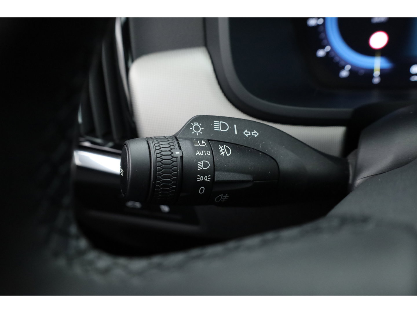 Volvo S90 2.0 T8 AWD Plus Dark | Luchtvering | Pano | Blis | ACC | Elek. stoel+mem. | Stuur- & 4x stoelverw. | H&K | 20" |