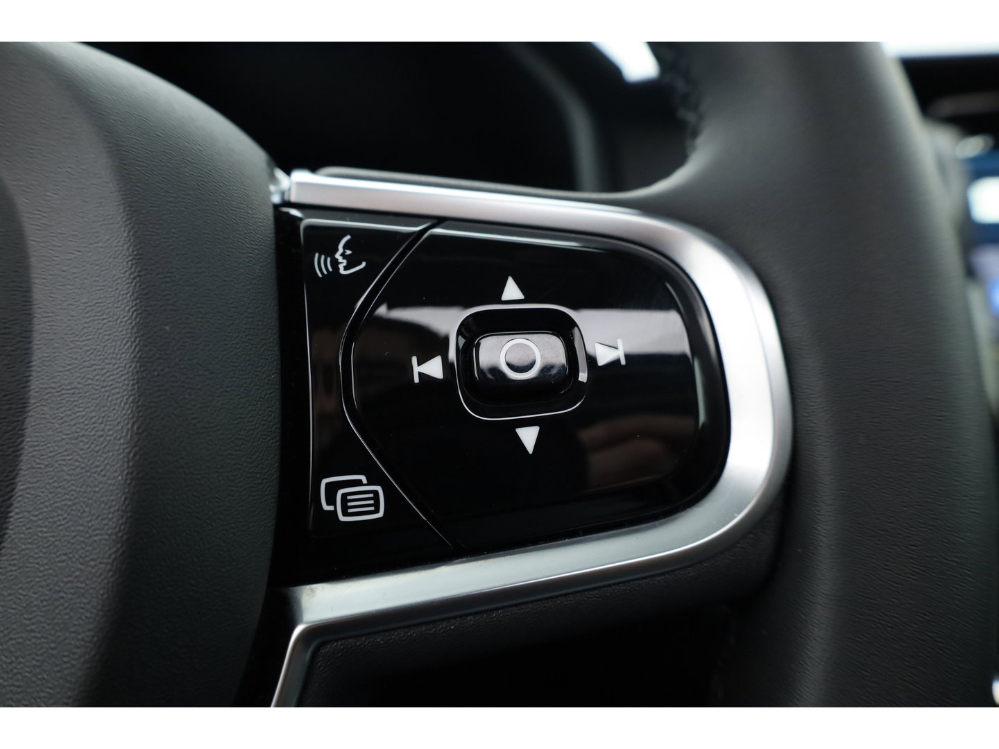 Volvo S90 2.0 T8 AWD Plus Dark | Luchtvering | Pano | Blis | ACC | Elek. stoel+mem. | Stuur- & 4x stoelverw. | H&K | 20" |