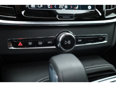 Volvo S90 2.0 T8 AWD Plus Dark | Luchtvering | Pano | Blis | ACC | Elek. stoel+mem. | Stuur- & 4x stoelverw. | H&K | 20" |