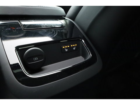 Volvo S90 2.0 T8 AWD Plus Dark | Luchtvering | Pano | Blis | ACC | Elek. stoel+mem. | Stuur- & 4x stoelverw. | H&K | 20" |
