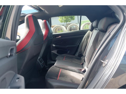 Volkswagen Golf 8 GTI Clubsport 2.0 TSI 300pk Panoramadak IQ light Camera 19" LMV