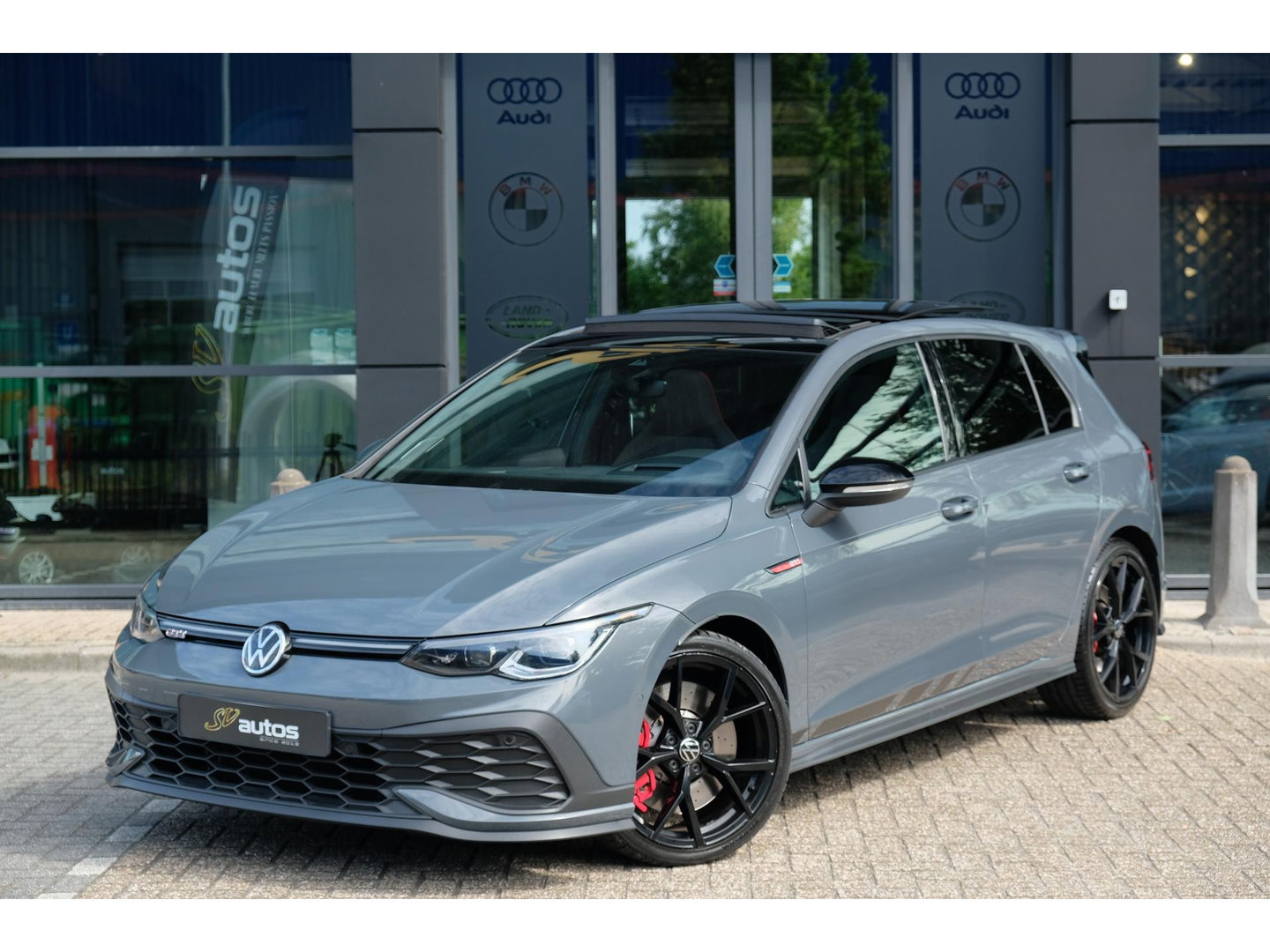 Volkswagen Golf 8 GTI Clubsport 2.0 TSI 300pk Panoramadak IQ light Camera 19" LMV