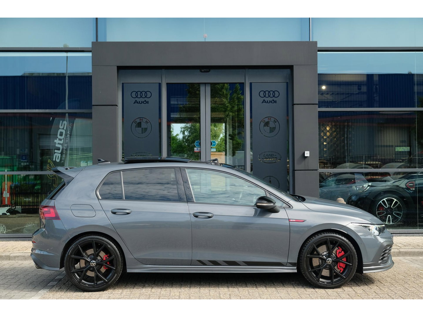 Volkswagen Golf 8 GTI Clubsport 2.0 TSI 300pk Panoramadak IQ light Camera 19" LMV