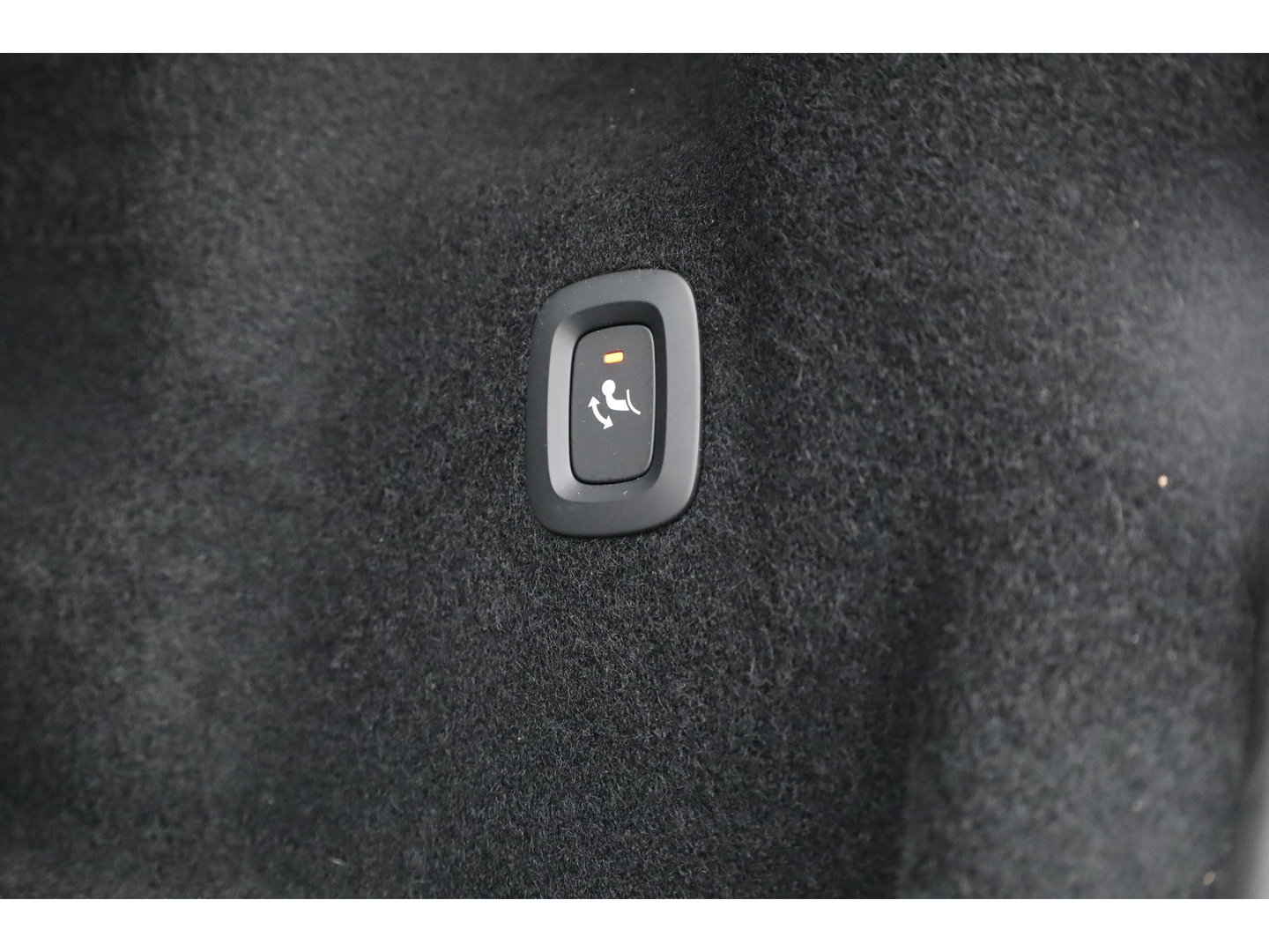 Volvo XC60 2.0 T6 Plug-in hybrid AWD Ultra Black Edition | Trekhaak | Head-up | Pano-dak | 360 camera | H&K Audio | Stoel+ stuurverw. | Sportstoelen |
