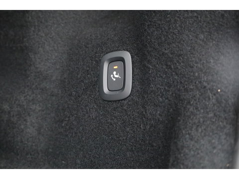 Volvo XC60 2.0 T6 Plug-in hybrid AWD Ultra Black Edition | Trekhaak | Head-up | Pano-dak | 360 camera | H&K Audio | Stoel+ stuurverw. | Sportstoelen |