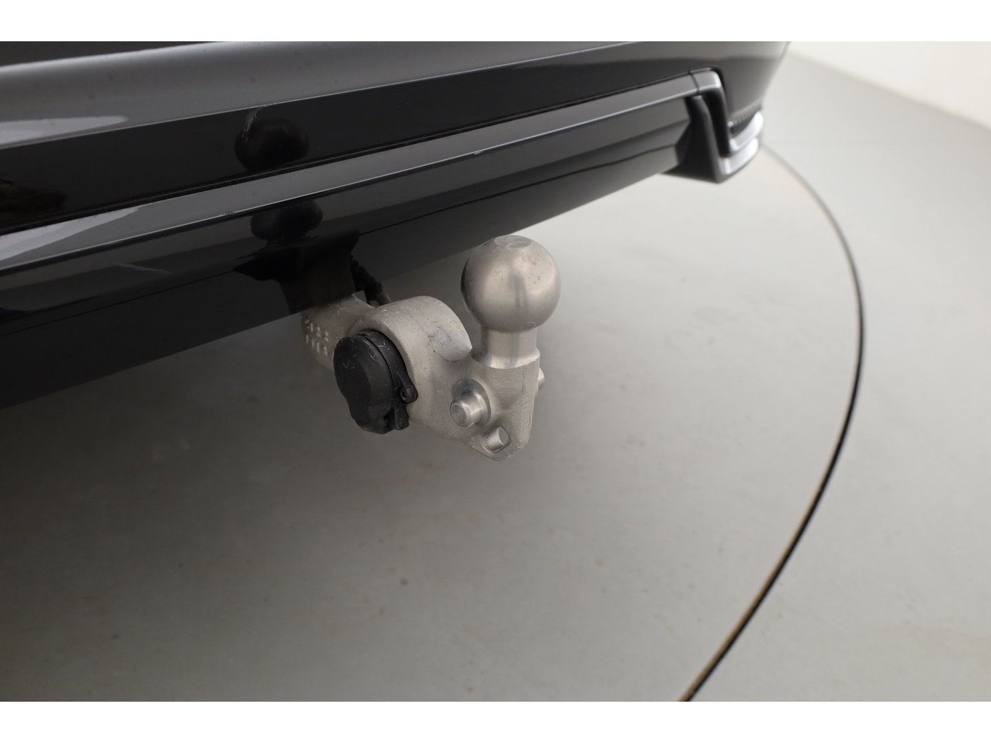 Volvo XC60 2.0 T6 Plug-in hybrid AWD Ultra Black Edition | Trekhaak | Head-up | Pano-dak | 360 camera | H&K Audio | Stoel+ stuurverw. | Sportstoelen |
