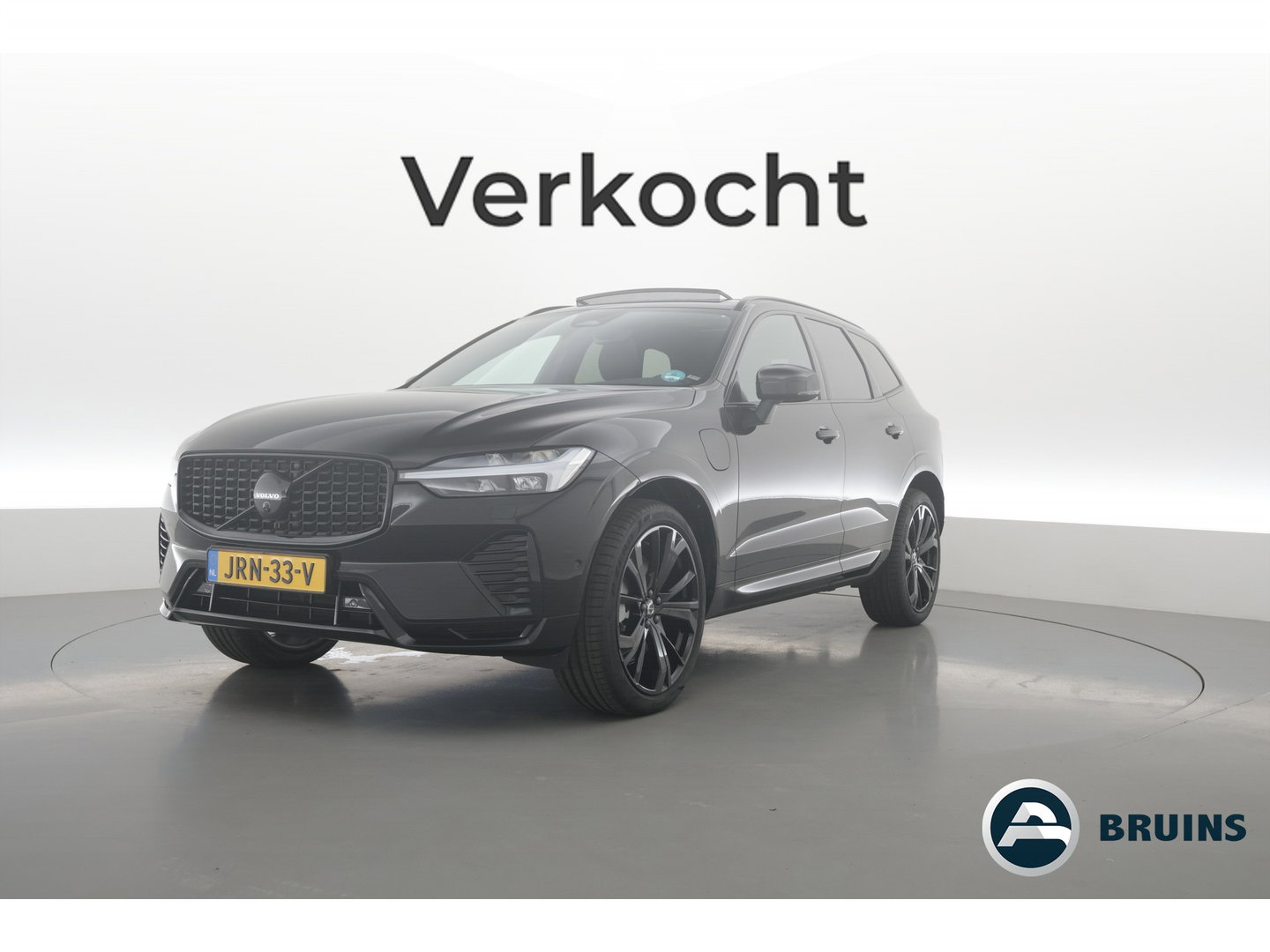 Volvo XC60 2.0 T6 Plug-in hybrid AWD Ultra Black Edition | Trekhaak | Head-up | Pano-dak | 360 camera | H&K Audio | Stoel+ stuurverw. | Sportstoelen |