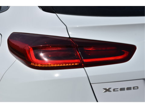 Kia Xceed 1.5 T-GDi GT-Line 160 pk | Camera | Carplay | Stuurverwarming | Climate Control | Full LED | LM-Velgen | Historie