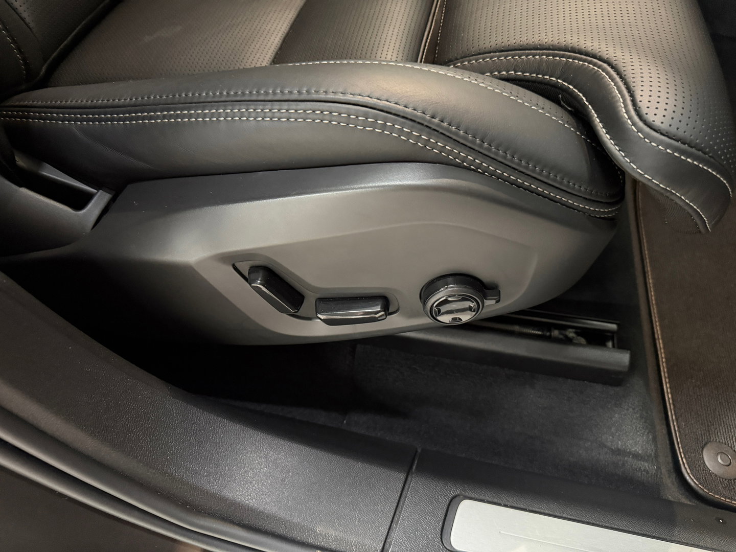 Volvo XC60 2.0 T6 Plug-in hybrid AWD Plus Bright*360 Camera*stoelverwarming*Pano*BOMVOL*