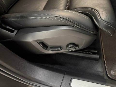 Volvo XC60 2.0 T6 Plug-in hybrid AWD Plus Bright*360 Camera*stoelverwarming*Pano*BOMVOL*