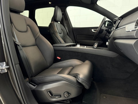 Volvo XC60 2.0 T6 Plug-in hybrid AWD Plus Bright*360 Camera*stoelverwarming*Pano*BOMVOL*