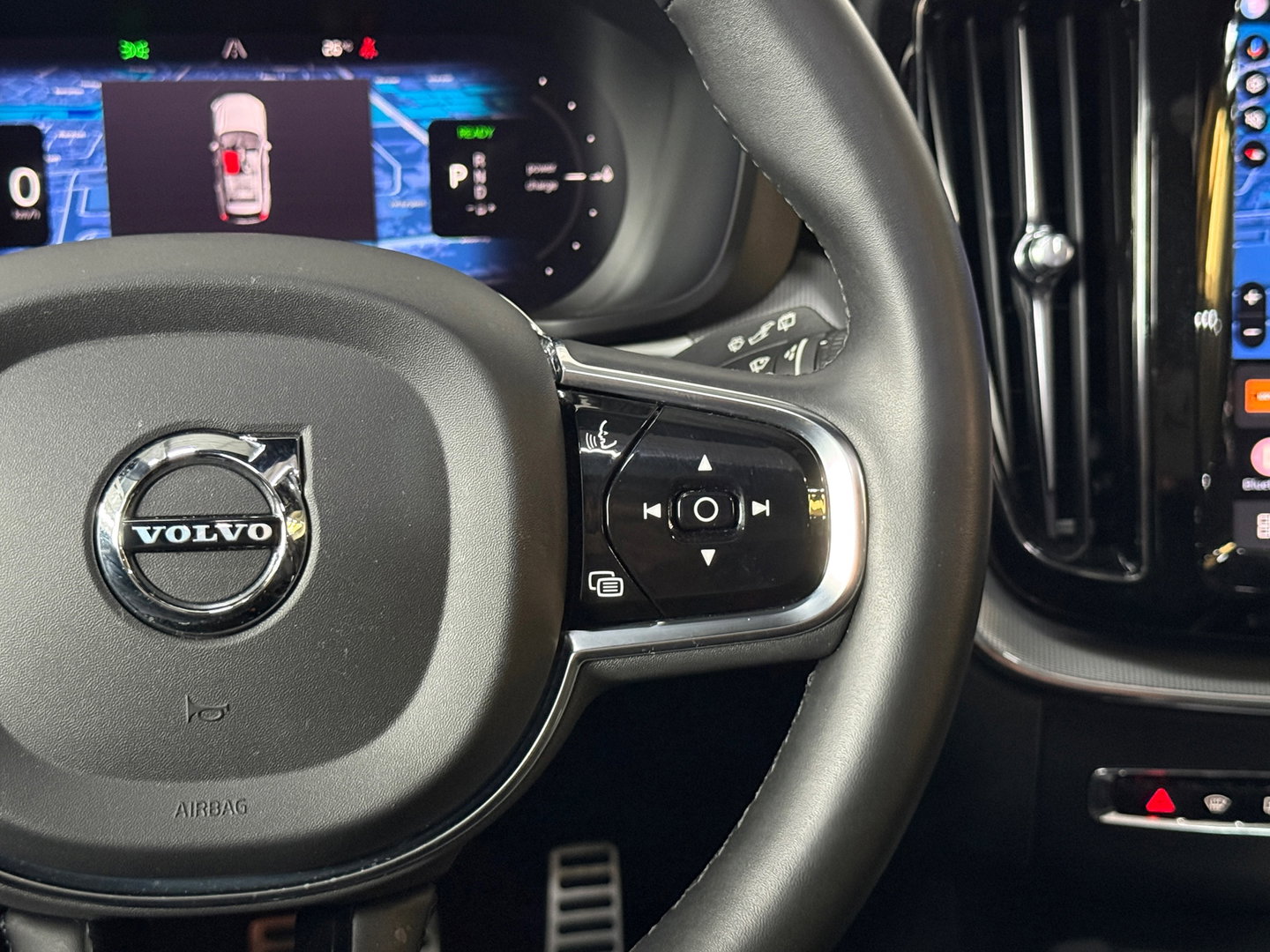 Volvo XC60 2.0 T6 Plug-in hybrid AWD Plus Bright*360 Camera*stoelverwarming*Pano*BOMVOL*