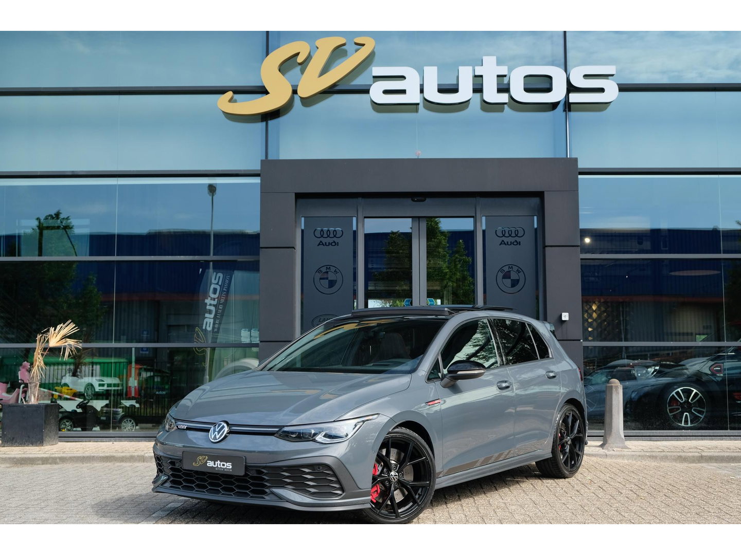 Volkswagen Golf 8 GTI Clubsport 2.0 TSI 300pk Panoramadak IQ light Camera 19" LMV