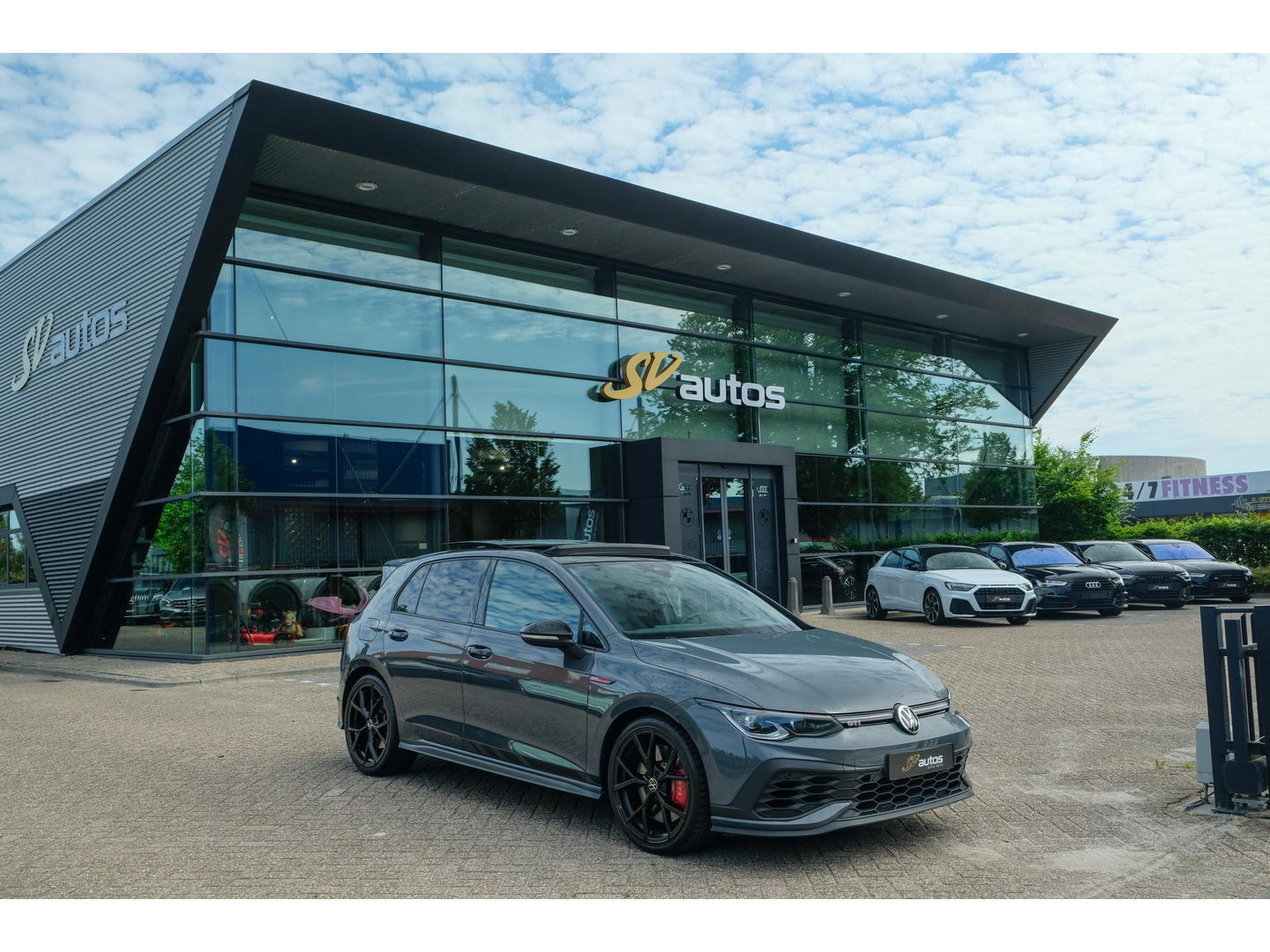 Volkswagen Golf 8 GTI Clubsport 2.0 TSI 300pk Panoramadak IQ light Camera 19" LMV