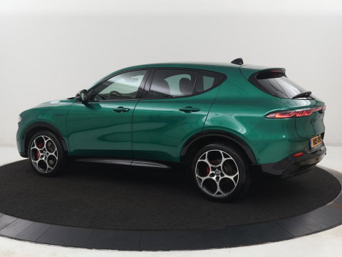 Alfa Romeo Tonale 1.5T Hybrid Veloce | 360 Camera | Stoel ventilatie | Stoel/stuur verwarming | Carplay | Matrix LED | Digital cockpit | Keyless | Adaptive cruise | Elektrische stoelen | Leder | Parkeerhulp | Elektrische kofferbak | Climate control