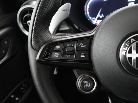 Alfa Romeo Tonale 1.5T Hybrid Veloce | 360 Camera | Stoel ventilatie | Stoel/stuur verwarming | Carplay | Matrix LED | Digital cockpit | Keyless | Adaptive cruise | Elektrische stoelen | Leder | Parkeerhulp | Elektrische kofferbak | Climate control
