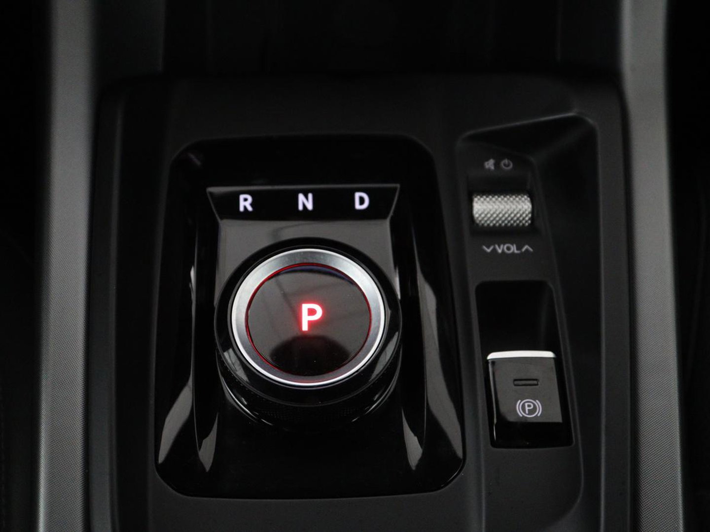 Alfa Romeo Tonale 1.5T Hybrid Veloce | 360 Camera | Stoel ventilatie | Stoel/stuur verwarming | Carplay | Matrix LED | Digital cockpit | Keyless | Adaptive cruise | Elektrische stoelen | Leder | Parkeerhulp | Elektrische kofferbak | Climate control