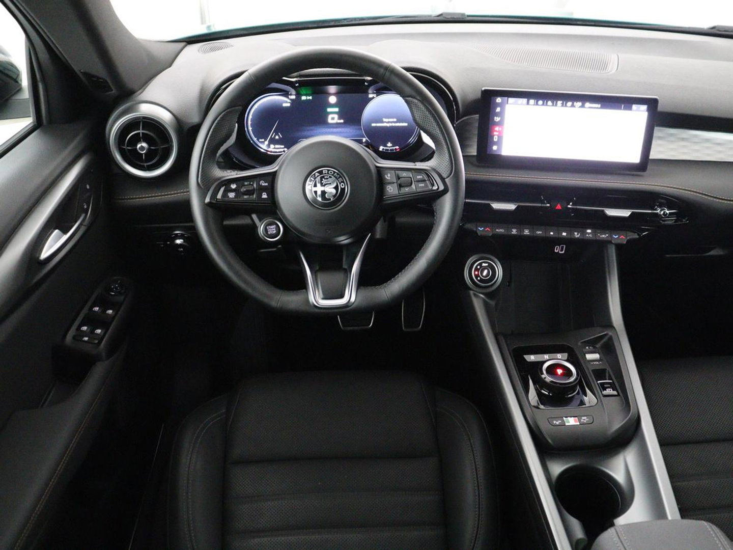 Alfa Romeo Tonale 1.5T Hybrid Veloce | 360 Camera | Stoel ventilatie | Stoel/stuur verwarming | Carplay | Matrix LED | Digital cockpit | Keyless | Adaptive cruise | Elektrische stoelen | Leder | Parkeerhulp | Elektrische kofferbak | Climate control