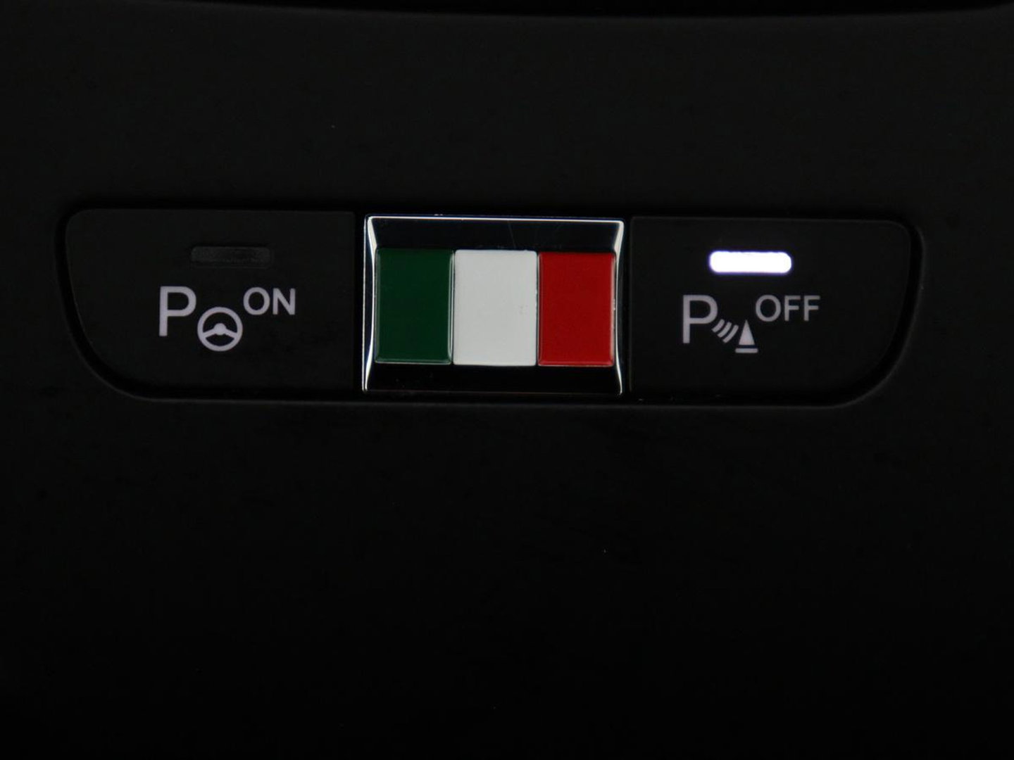 Alfa Romeo Tonale 1.5T Hybrid Veloce | 360 Camera | Stoel ventilatie | Stoel/stuur verwarming | Carplay | Matrix LED | Digital cockpit | Keyless | Adaptive cruise | Elektrische stoelen | Leder | Parkeerhulp | Elektrische kofferbak | Climate control