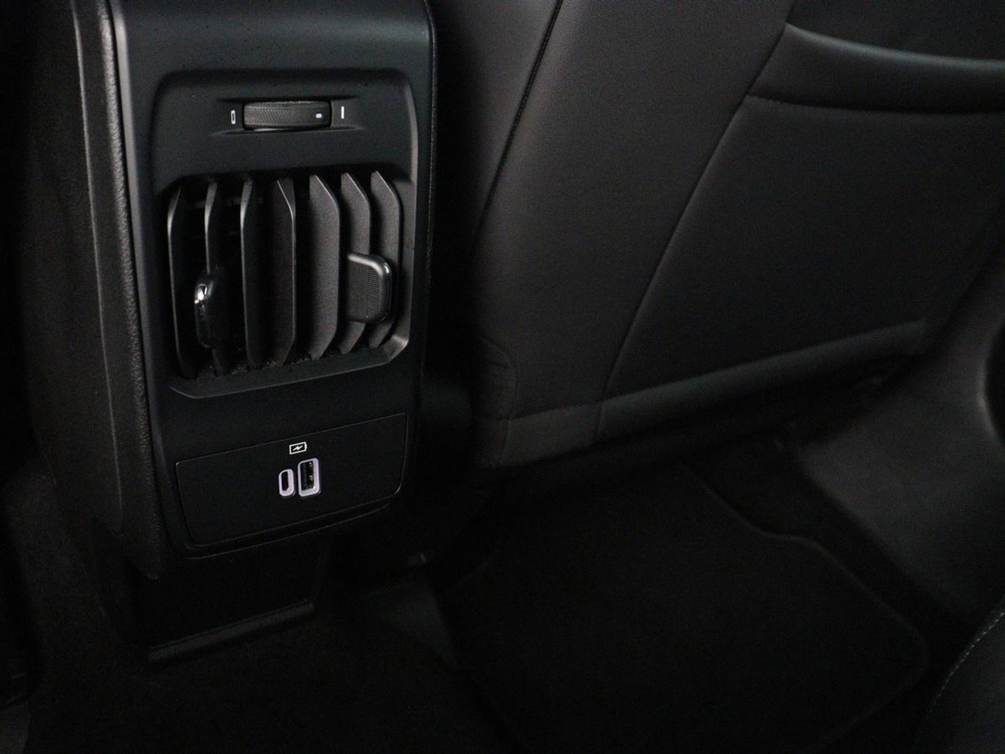 Alfa Romeo Tonale 1.5T Hybrid Veloce | 360 Camera | Stoel ventilatie | Stoel/stuur verwarming | Carplay | Matrix LED | Digital cockpit | Keyless | Adaptive cruise | Elektrische stoelen | Leder | Parkeerhulp | Elektrische kofferbak | Climate control