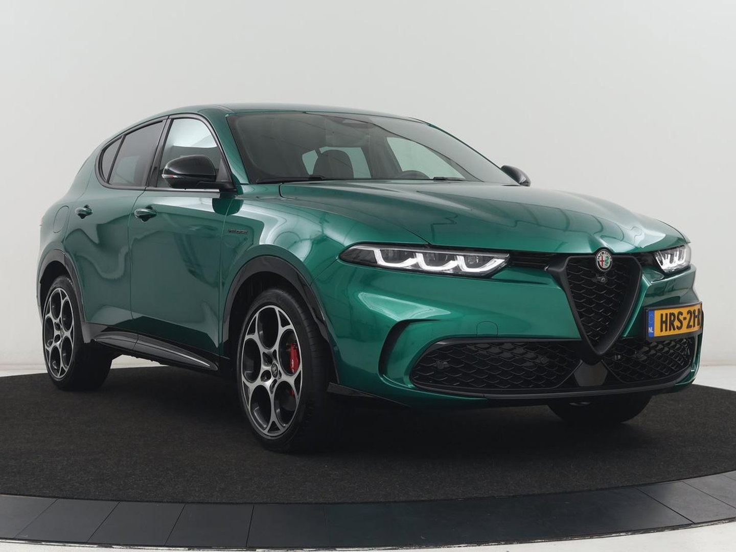 Alfa Romeo Tonale 1.5T Hybrid Veloce | 360 Camera | Stoel ventilatie | Stoel/stuur verwarming | Carplay | Matrix LED | Digital cockpit | Keyless | Adaptive cruise | Elektrische stoelen | Leder | Parkeerhulp | Elektrische kofferbak | Climate control