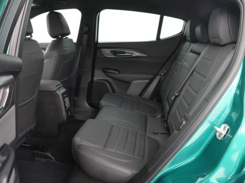 Alfa Romeo Tonale 1.5T Hybrid Veloce | 360 Camera | Stoel ventilatie | Stoel/stuur verwarming | Carplay | Matrix LED | Digital cockpit | Keyless | Adaptive cruise | Elektrische stoelen | Leder | Parkeerhulp | Elektrische kofferbak | Climate control