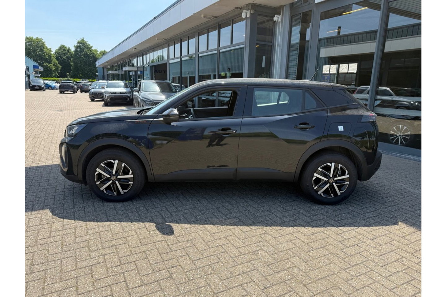 Peugeot 2008 1.2 HYB 145 STYLE AUTOMAAT CARPLAY PDC AIRCO NAVI