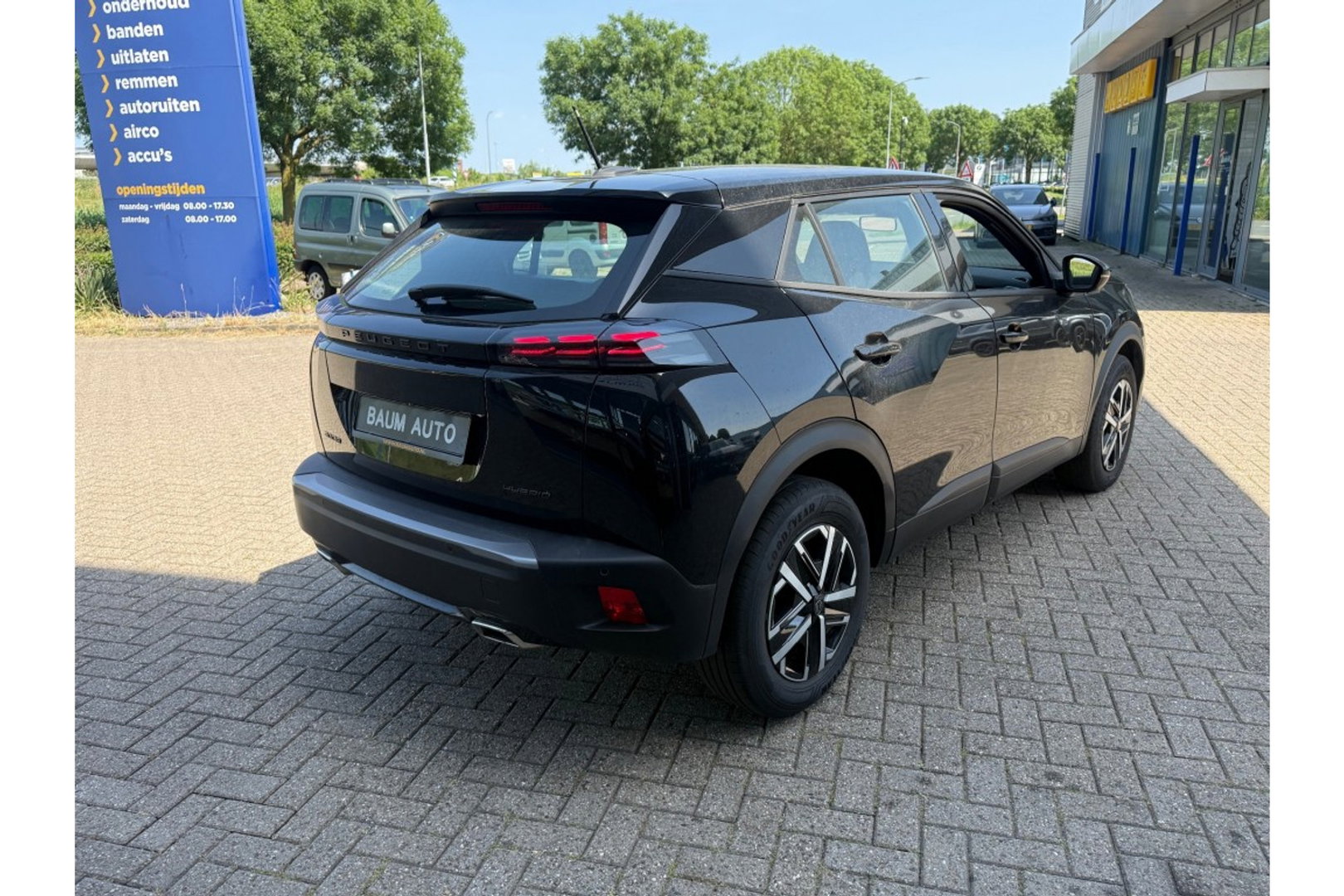 Peugeot 2008 1.2 HYB 145 STYLE AUTOMAAT CARPLAY PDC AIRCO NAVI