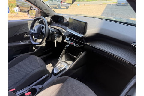 Peugeot 2008 1.2 HYB 145 STYLE AUTOMAAT CARPLAY PDC AIRCO NAVI