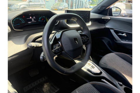 Peugeot 2008 1.2 HYB 145 STYLE AUTOMAAT CARPLAY PDC AIRCO NAVI
