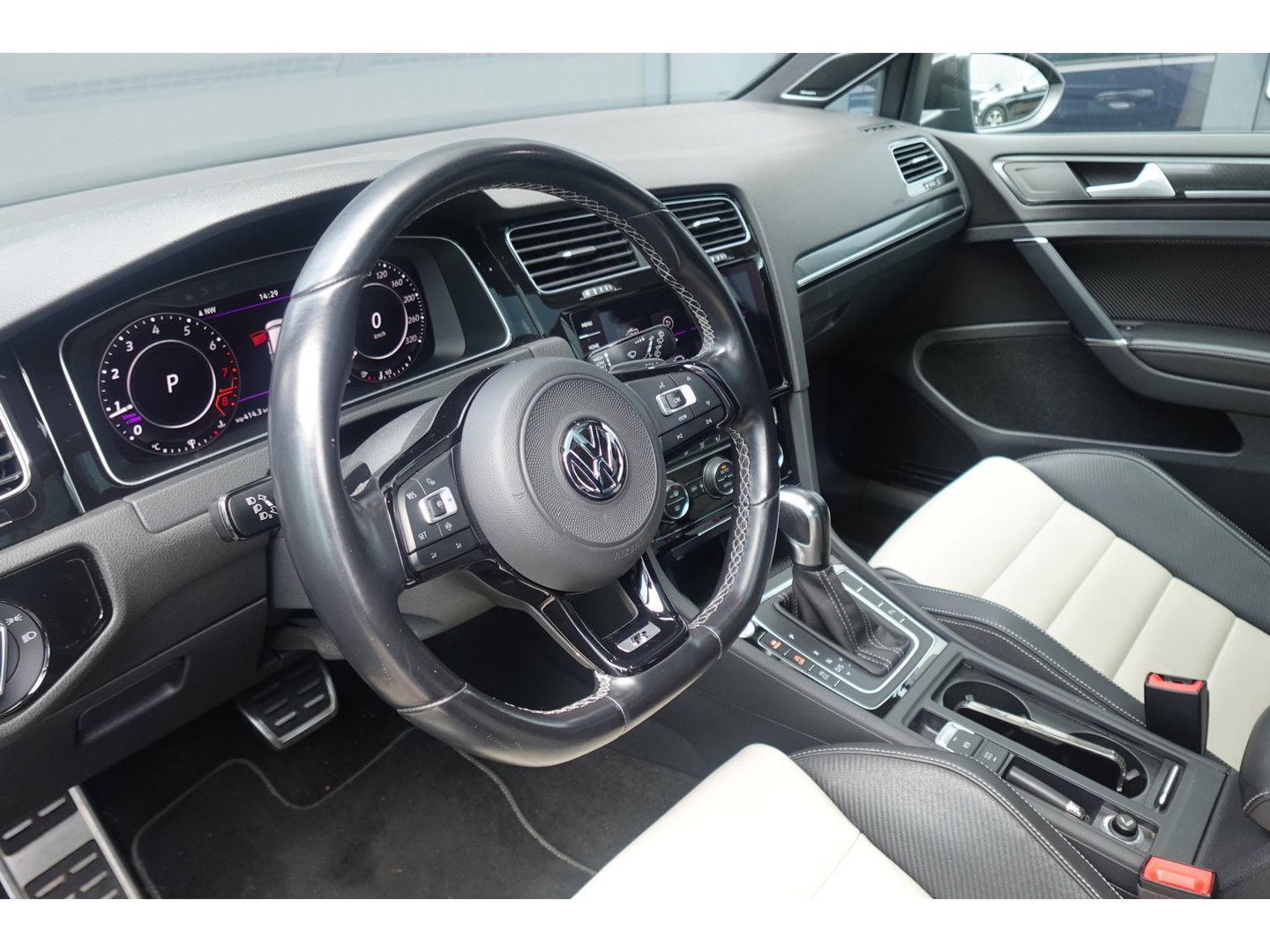 Volkswagen Golf 2.0 TSI 4Motion R PANO AKRA MEMORY VOL'