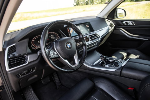 BMW X5 xDrive45e High Executive CARPLAY / CAMERA / DEALER ONDERHOUDEN / ZWART LEER / STOELVERWARMING / TREKHAAK