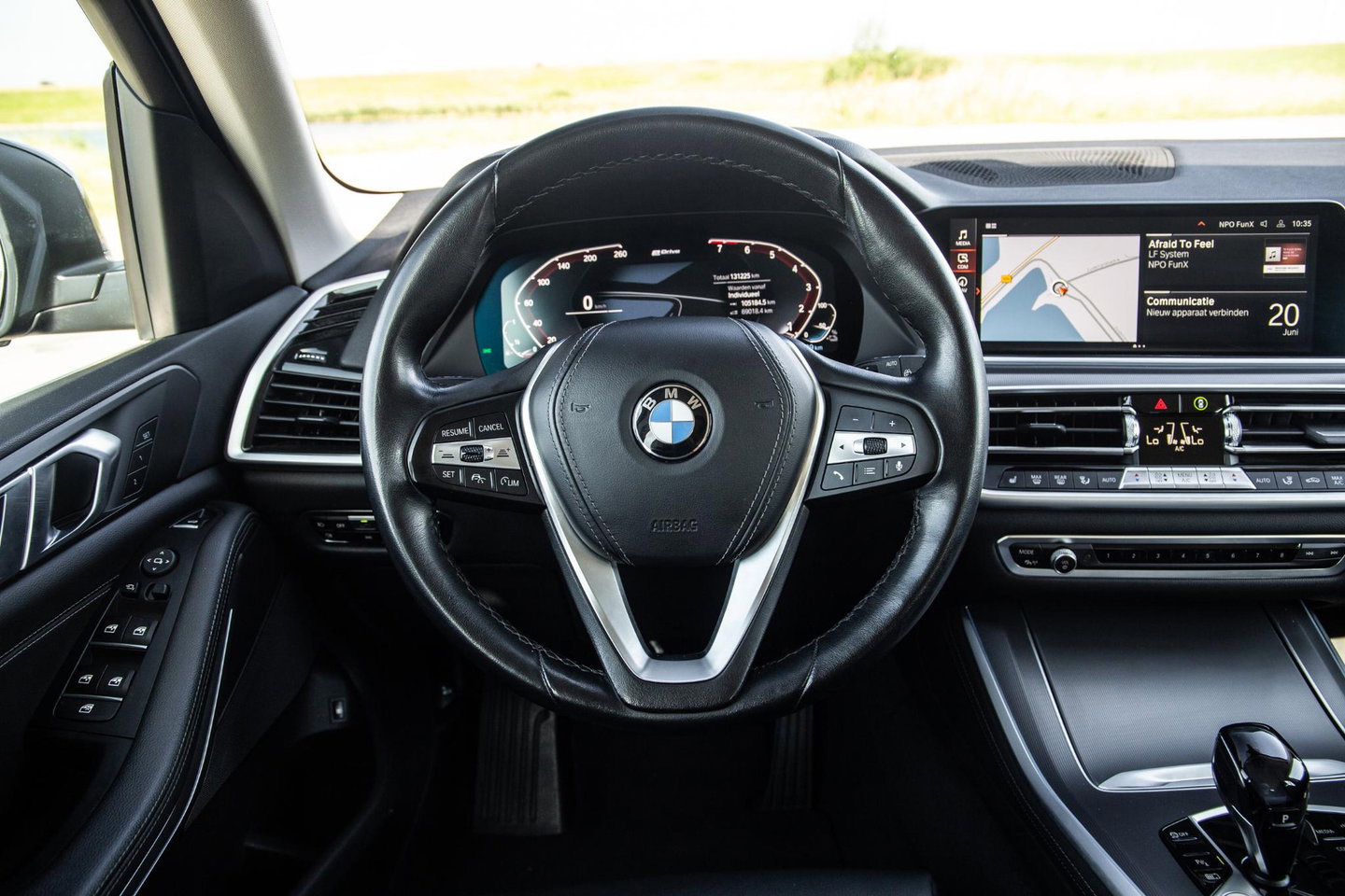 BMW X5 xDrive45e High Executive CARPLAY / CAMERA / DEALER ONDERHOUDEN / ZWART LEER / STOELVERWARMING / TREKHAAK