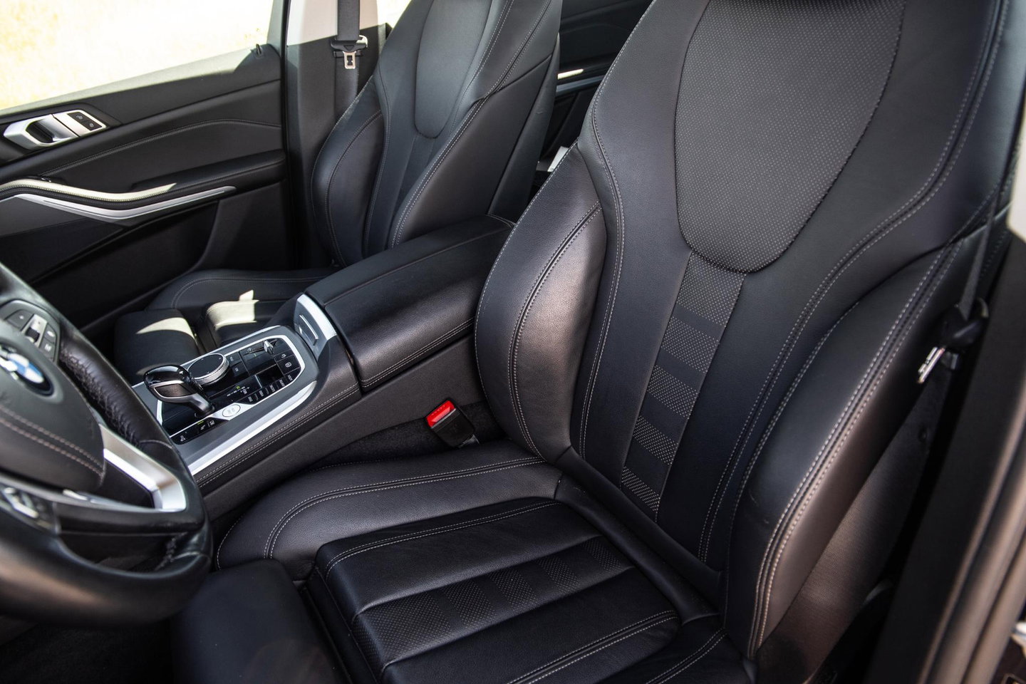BMW X5 xDrive45e High Executive CARPLAY / CAMERA / DEALER ONDERHOUDEN / ZWART LEER / STOELVERWARMING / TREKHAAK