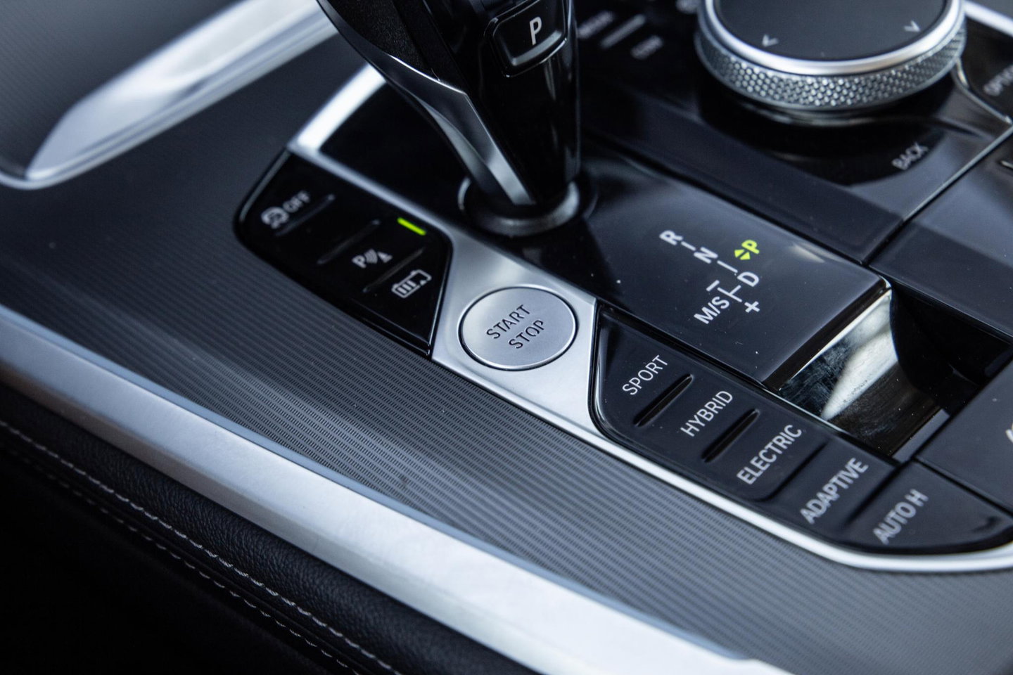 BMW X5 xDrive45e High Executive CARPLAY / CAMERA / DEALER ONDERHOUDEN / ZWART LEER / STOELVERWARMING / TREKHAAK