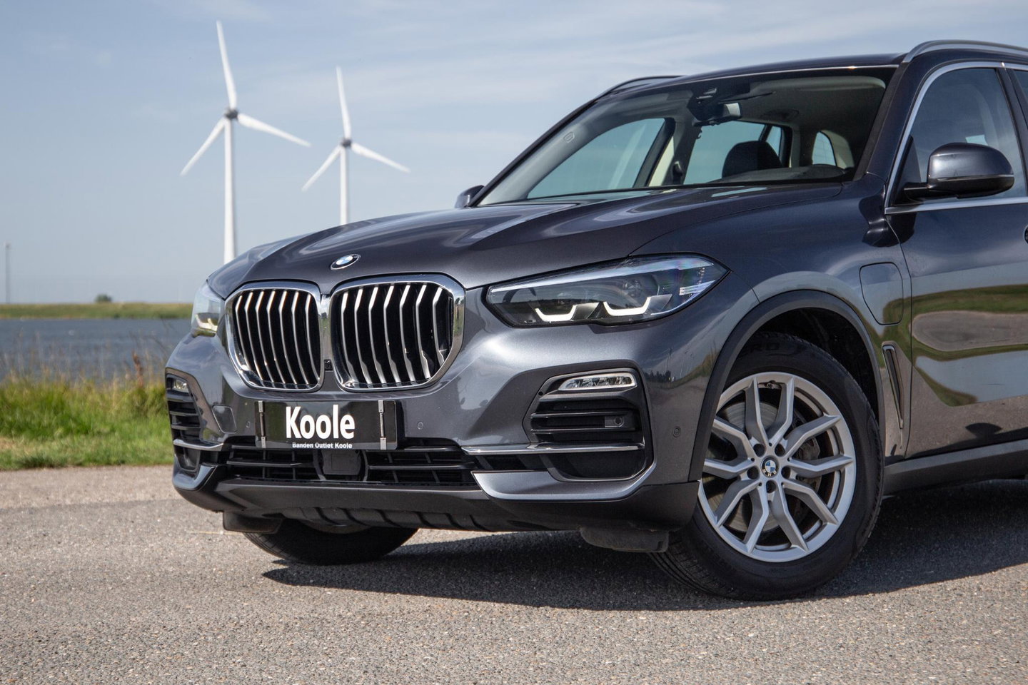 BMW X5 xDrive45e High Executive CARPLAY / CAMERA / DEALER ONDERHOUDEN / ZWART LEER / STOELVERWARMING / TREKHAAK