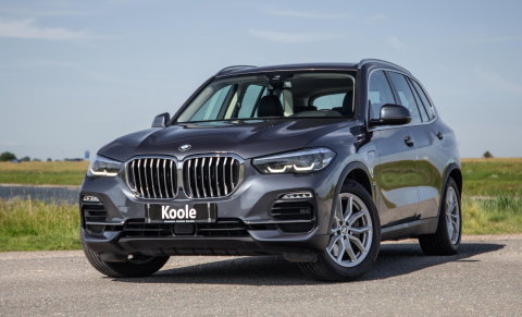 BMW X5 xDrive45e High Executive CARPLAY / CAMERA / DEALER ONDERHOUDEN / ZWART LEER / STOELVERWARMING / TREKHAAK