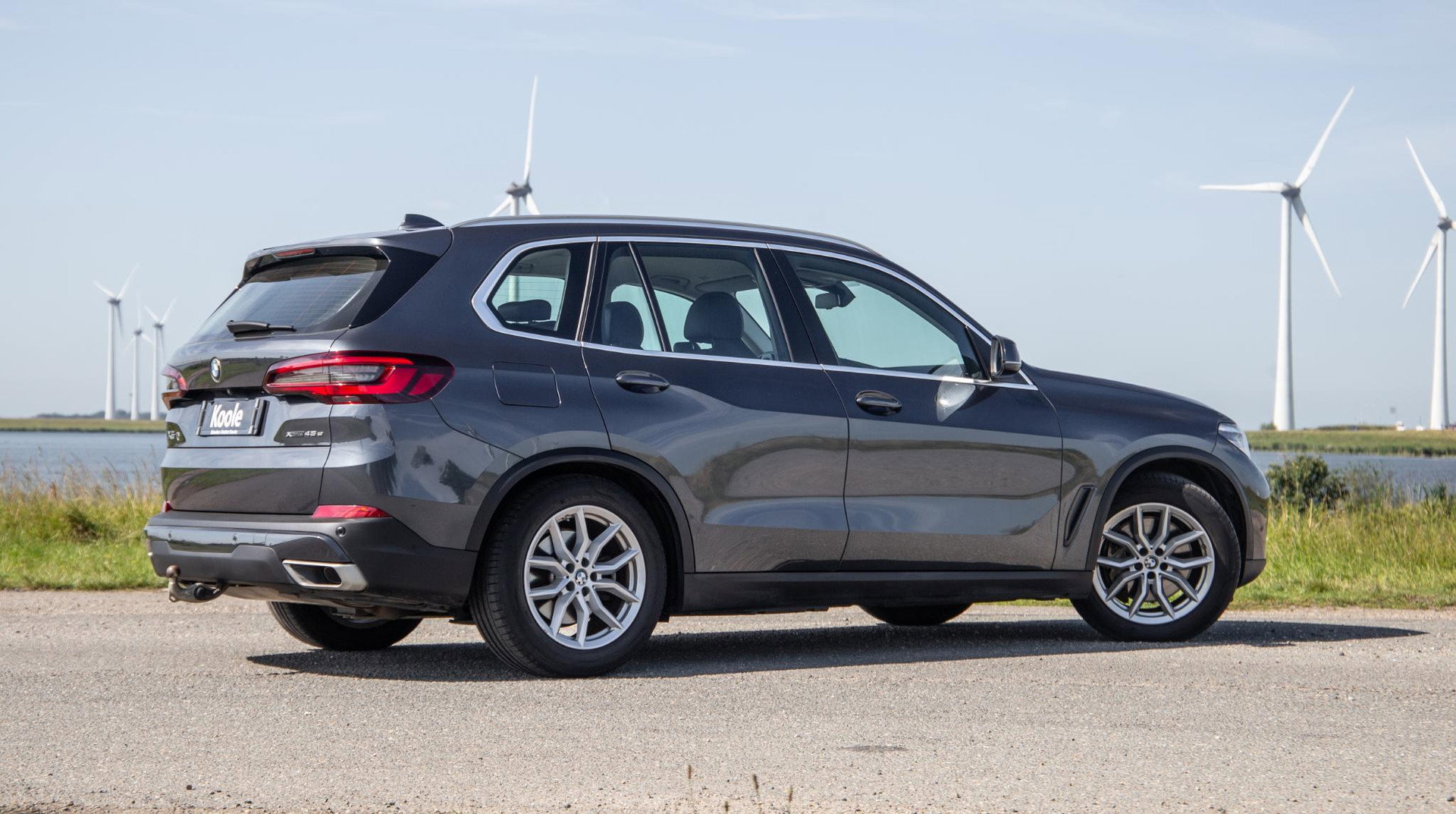 BMW X5 xDrive45e High Executive CARPLAY / CAMERA / DEALER ONDERHOUDEN / ZWART LEER / STOELVERWARMING / TREKHAAK
