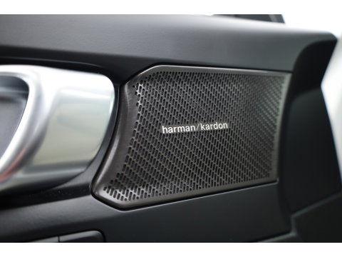 Volvo XC40 1.5 T4 Plug-in hybrid Ultimate Dark | Pano | H&K Audio | Memory | achteruitrijcamera | 20 " |