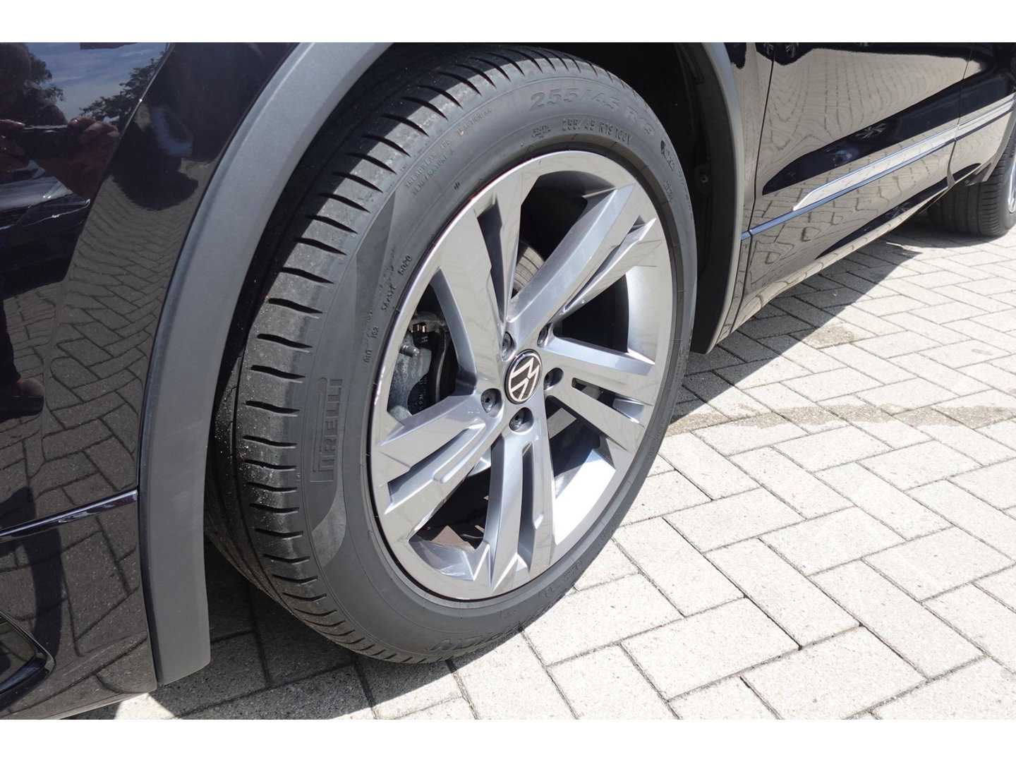 Volkswagen Tiguan 1.5 TSI R-Line PANO KEYLESS VOL'